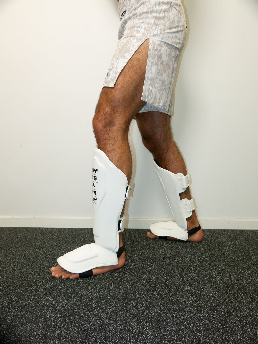 SHIRO SHINGUARDS WHITE